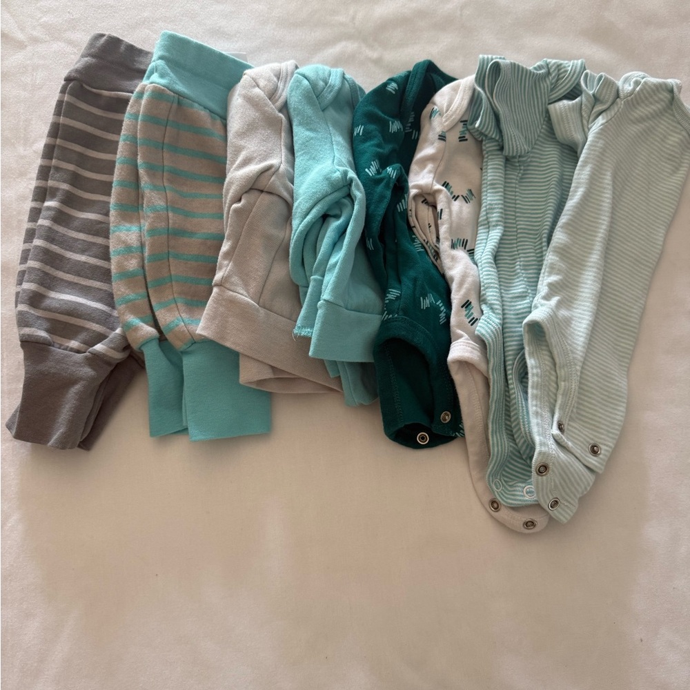 0 - 3 month 8 pc bundle. 2 each - pants, l/s onesies, s/s onesies, sweatshirts